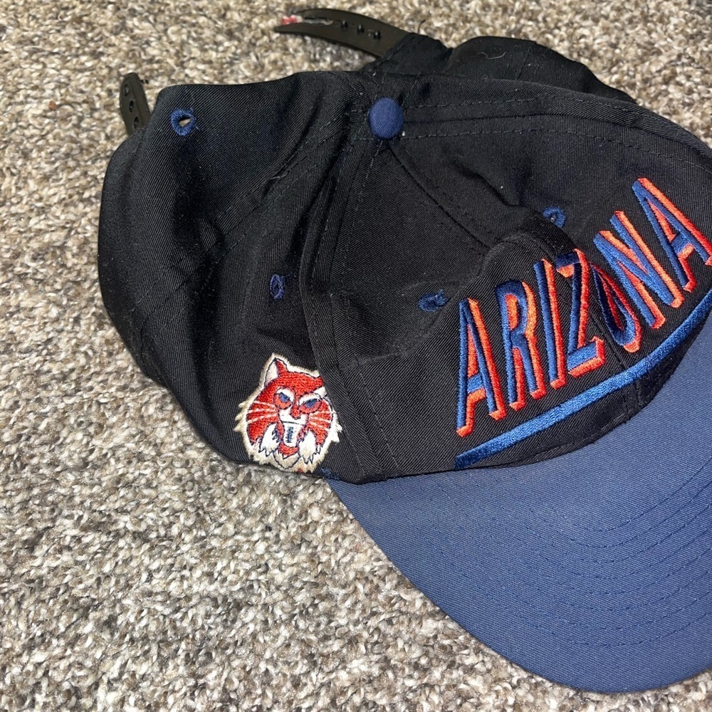 Vintage 1990s Top of the Word Arizona Wildcats hat - Picture 4 of 9